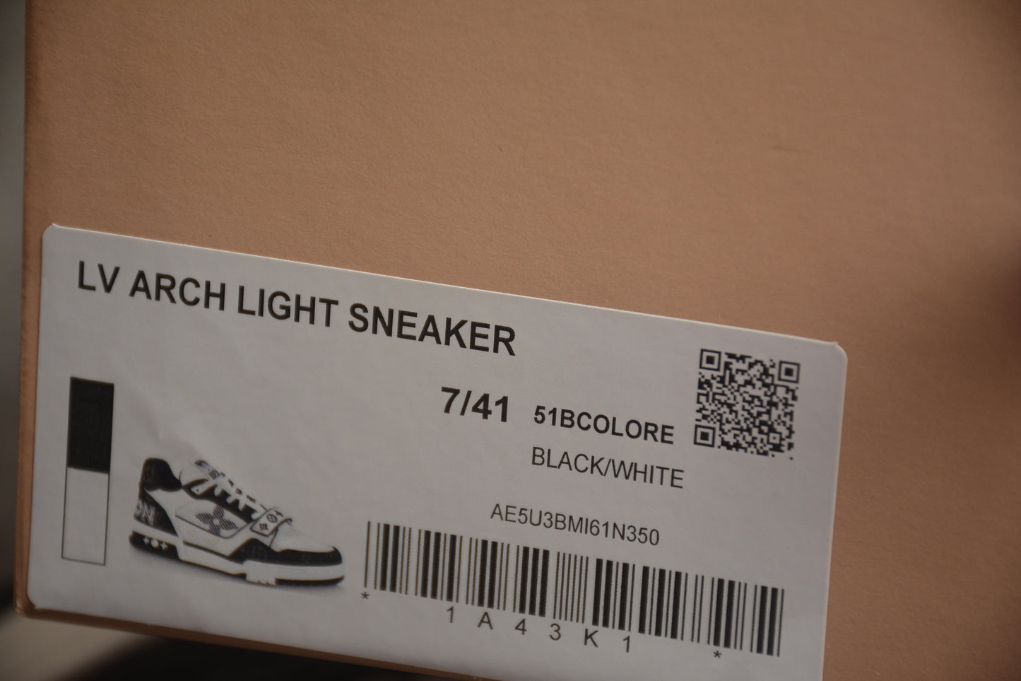 LV Black White